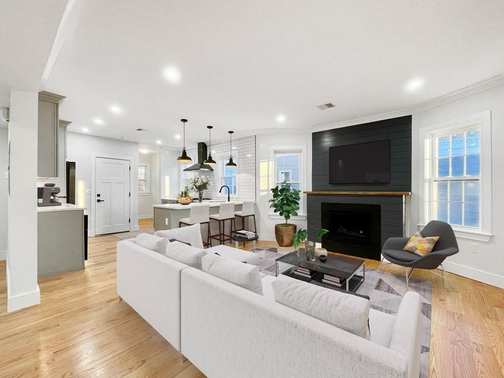 644 Adams St - Photo 1