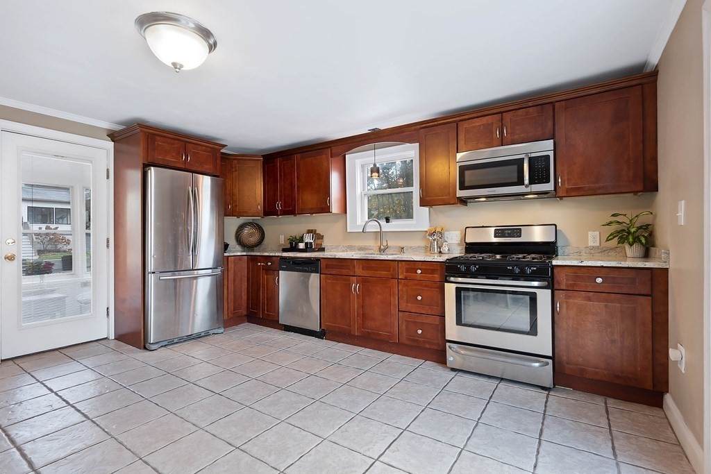 40 Springdale Ave - Photo 1