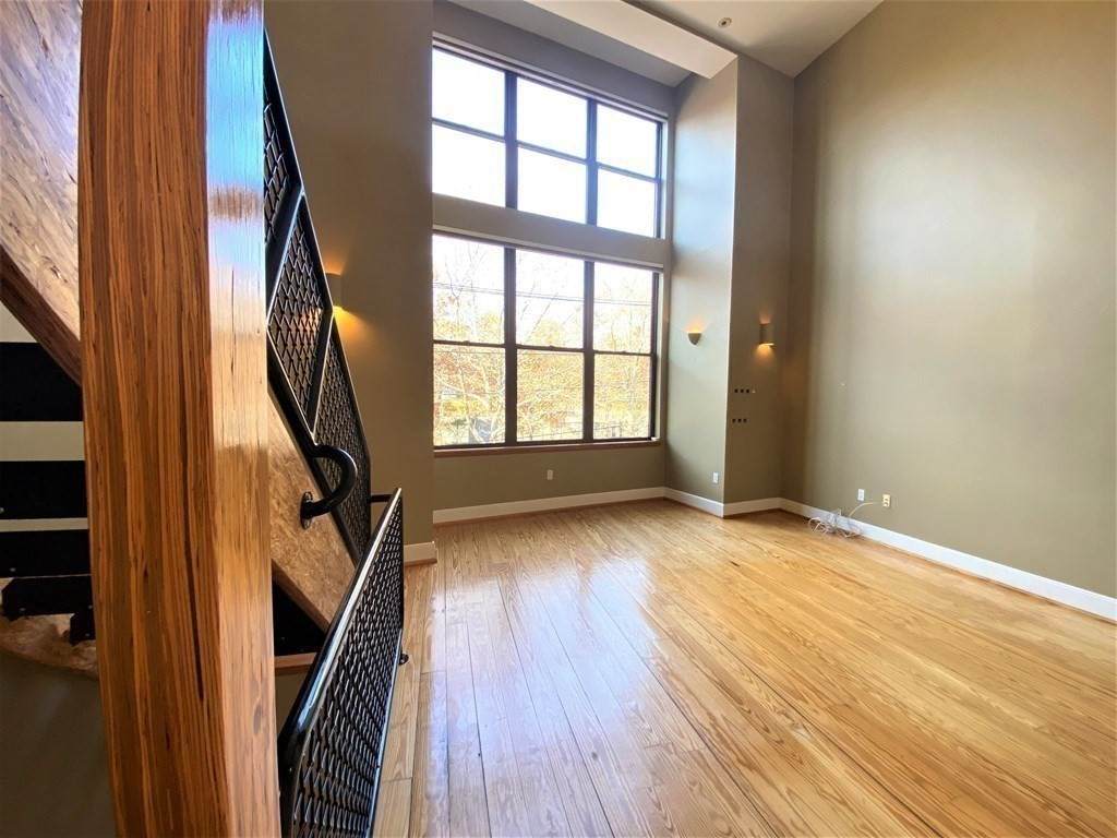 372 Amory St - Photo 1