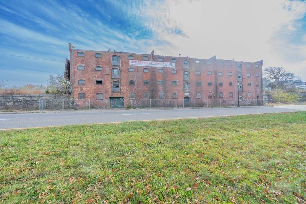 609 Davol St - Photo 1