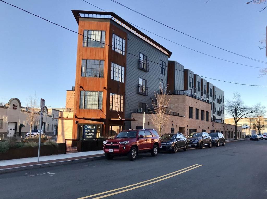 305 Webster Ave - Photo 1
