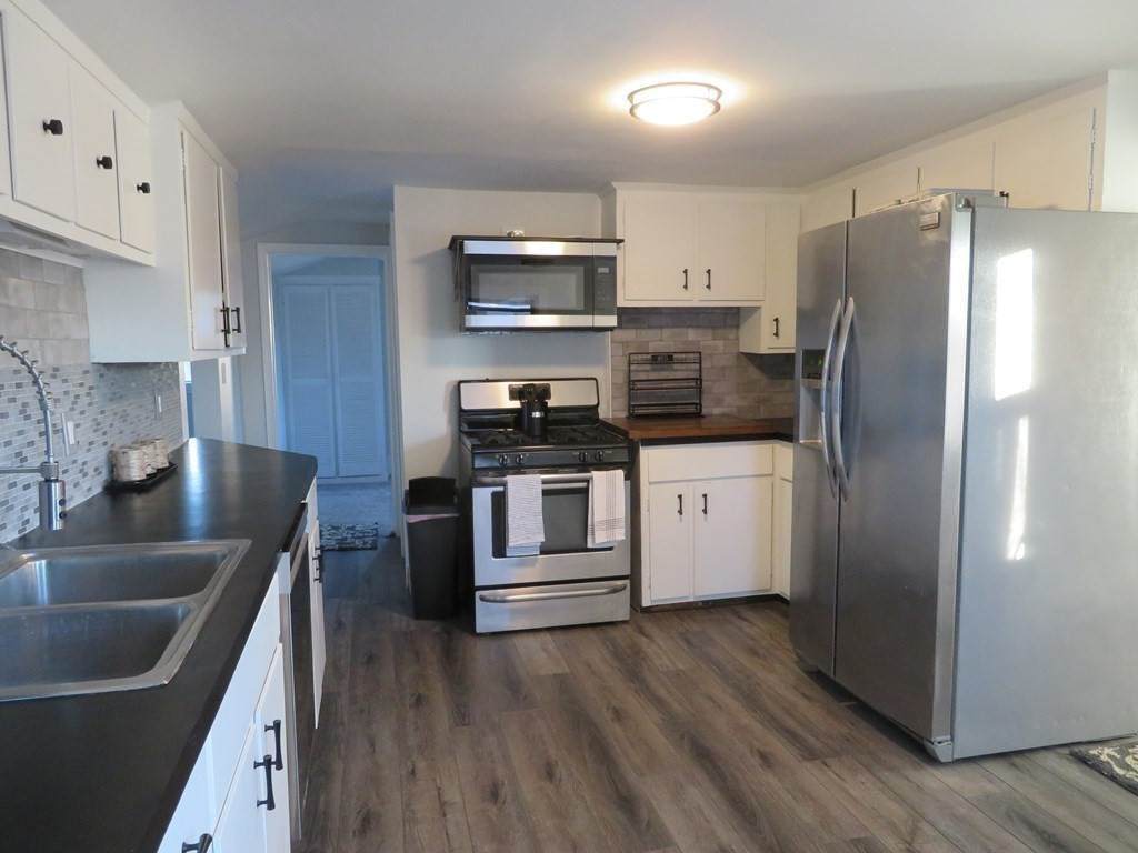 169 Allen St - Photo 1