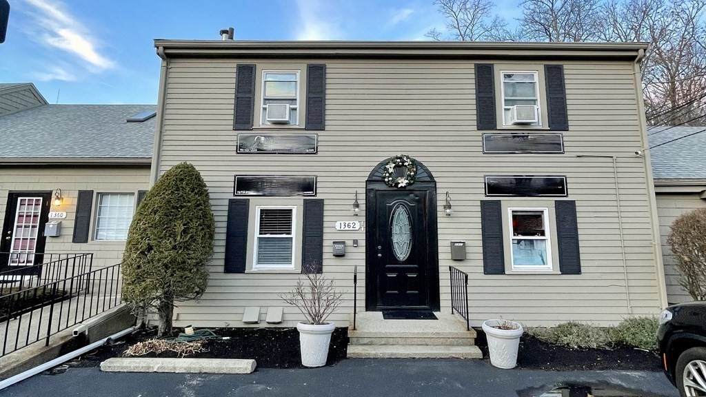 1362 Washington St - Photo 1