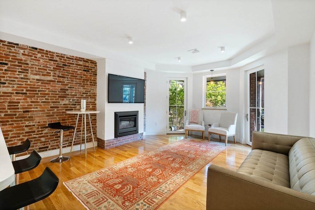 15 Regent Circle - Photo 1