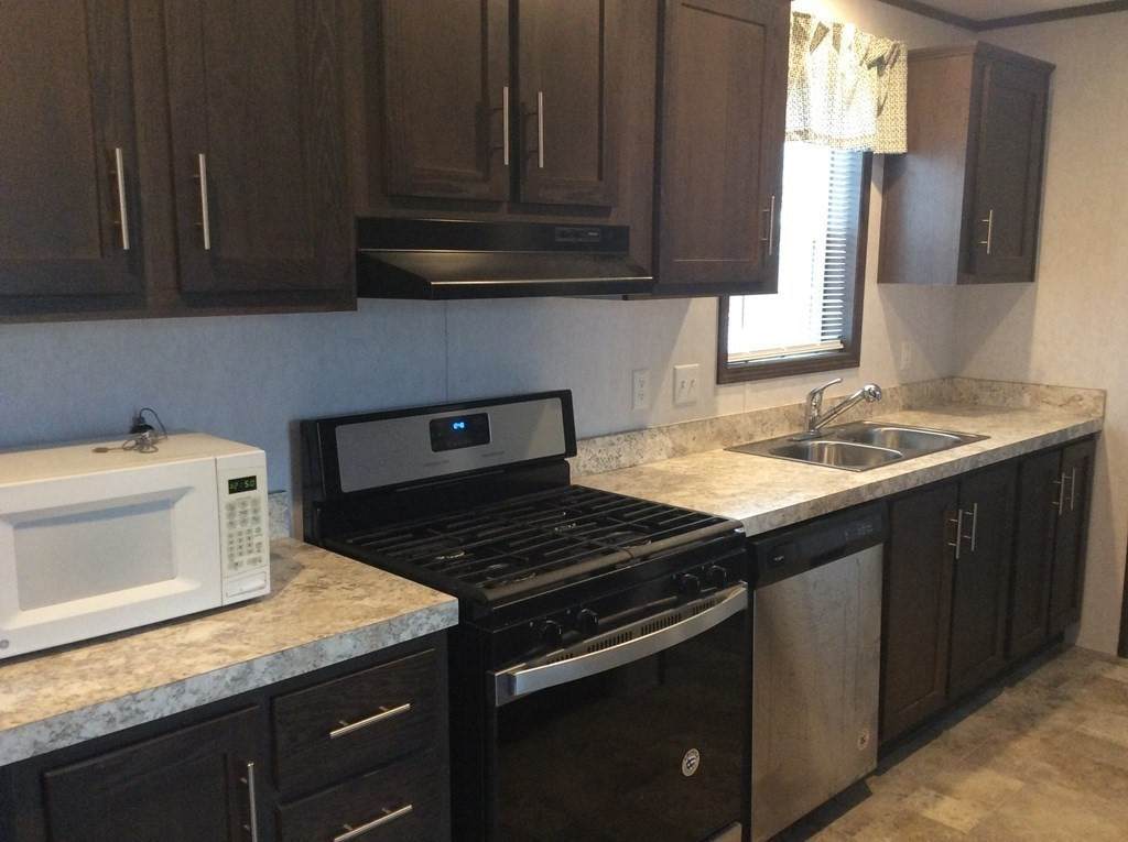 633 East Washington - Photo 1