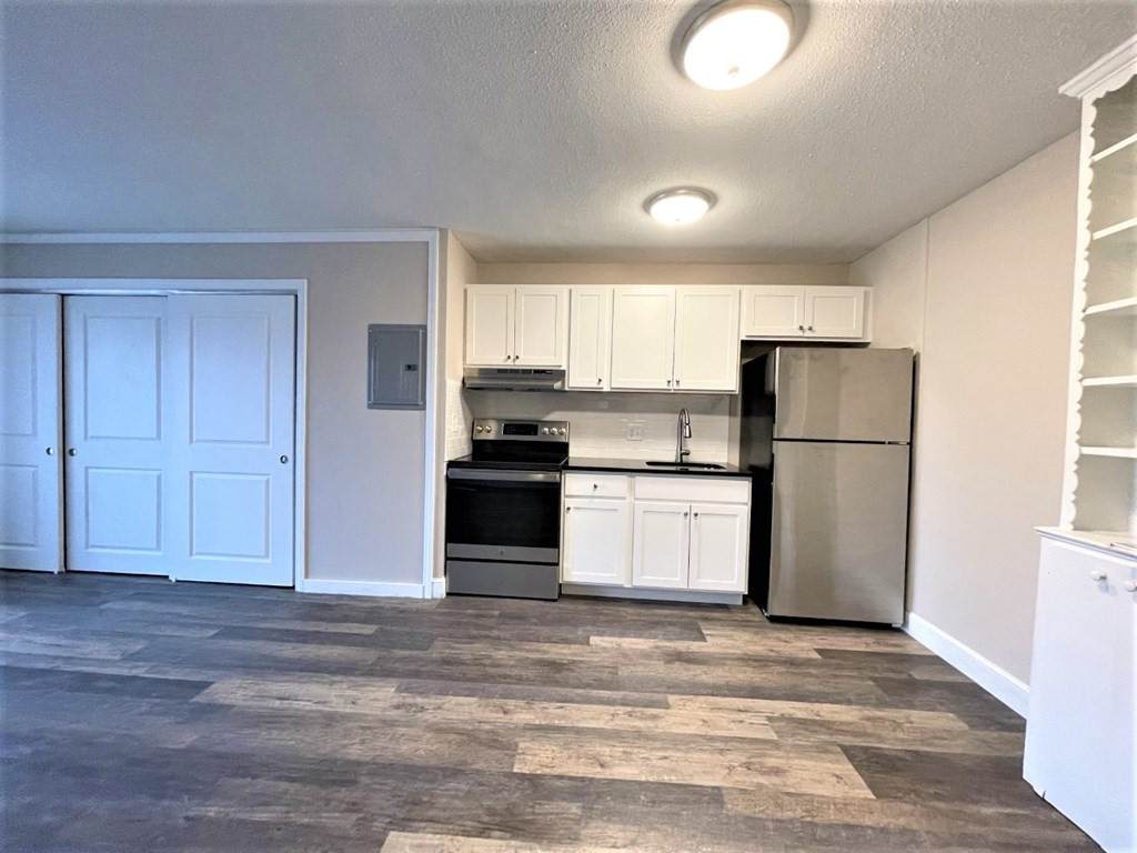 625 Main Street - Photo 1