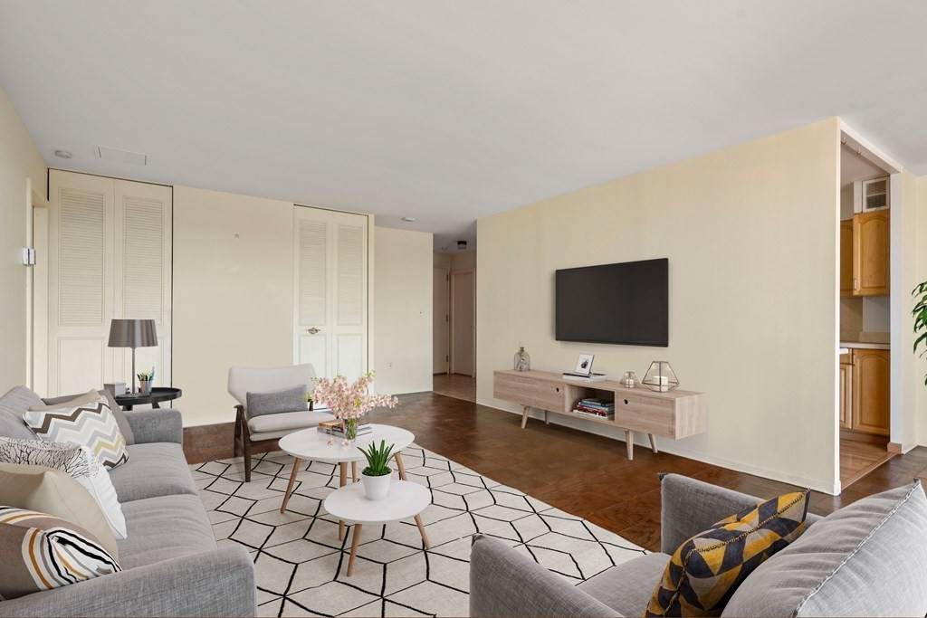 60 Longwood - Photo 1