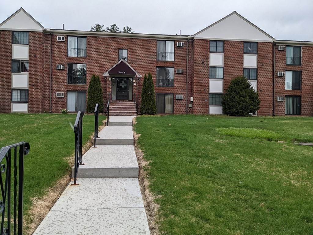 390 Great Rd - Photo 1