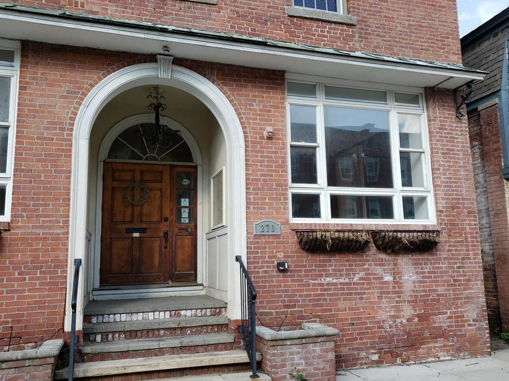270 Pleasant St - Photo 1