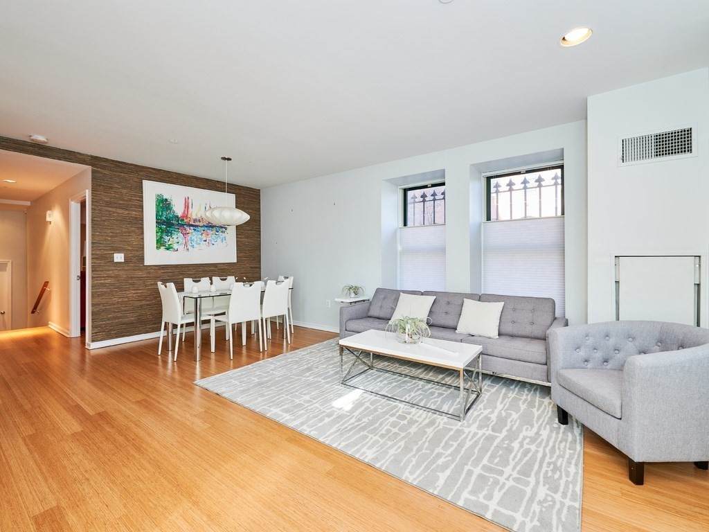 2 Clarendon - Photo 1
