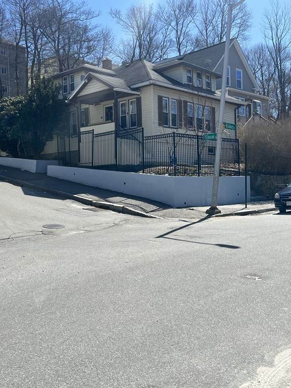 83 Rodney St - Photo 1