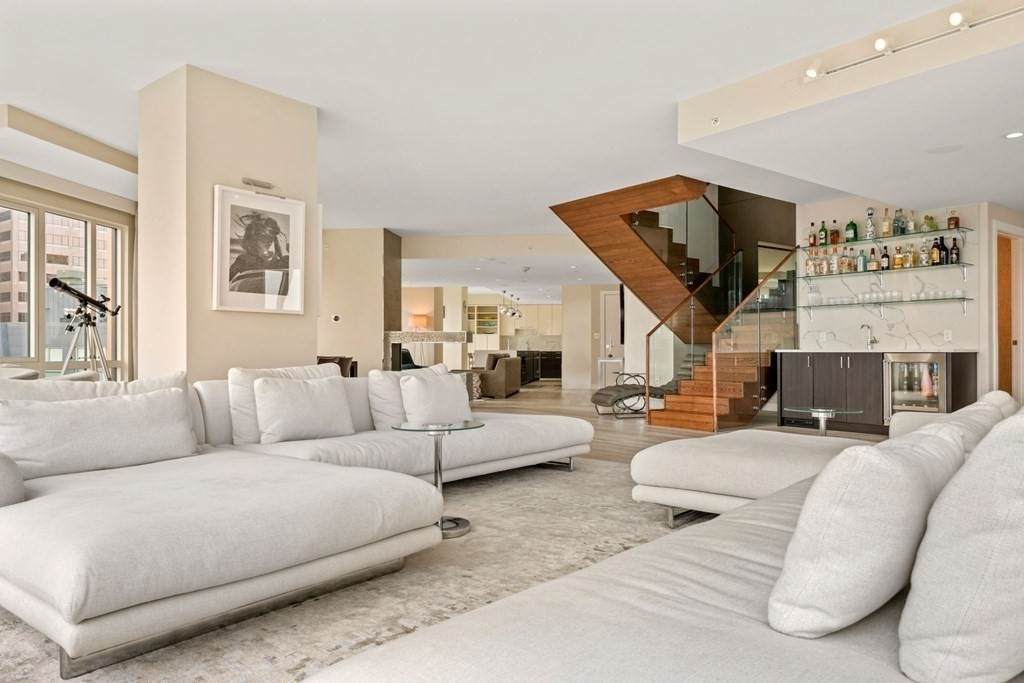 110 Broad St - Photo 1