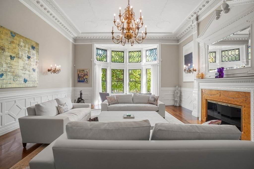 305 Commonwealth Avenue - Photo 1