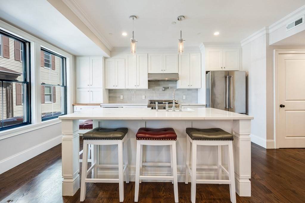 160 W Broadway - Photo 1