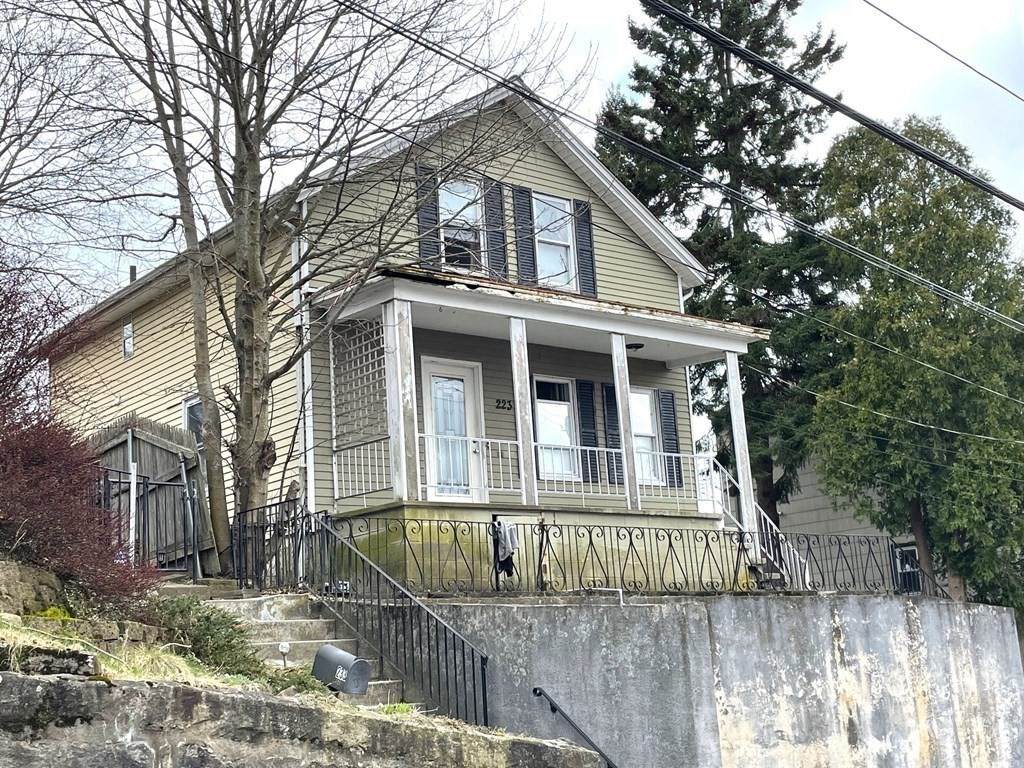 223 Weetamoe St - Photo 1