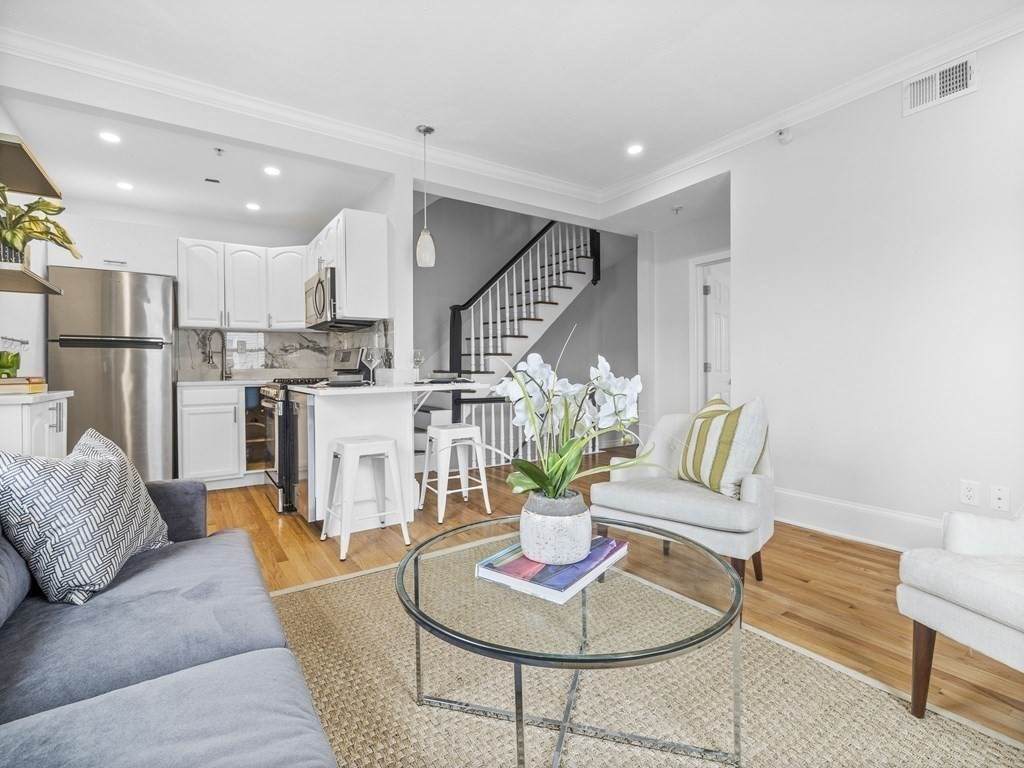 13 Emerson - Photo 1