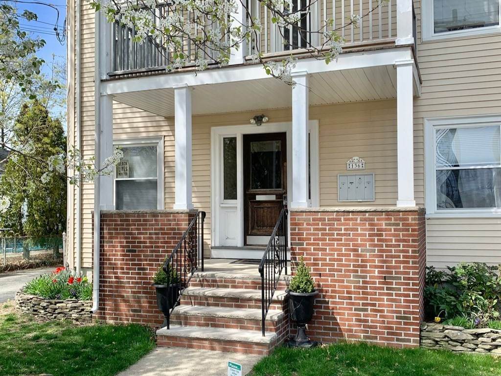 136 Park St - Photo 1