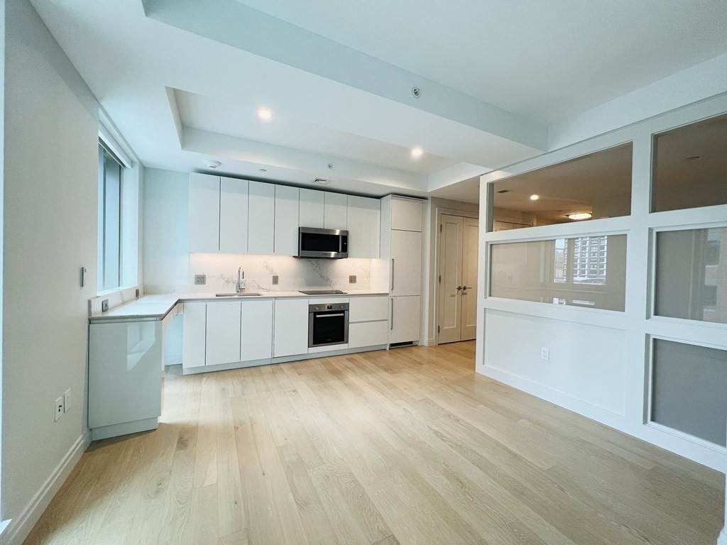 135 Seaport Blvd - Photo 1