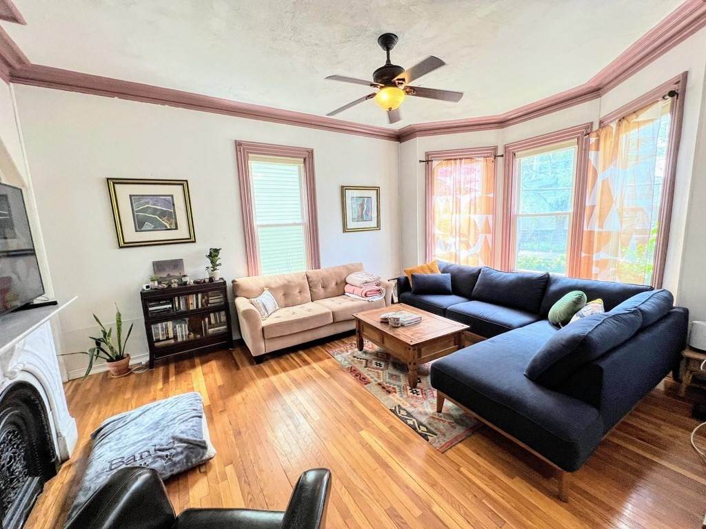 15 Beethoven St - Photo 1