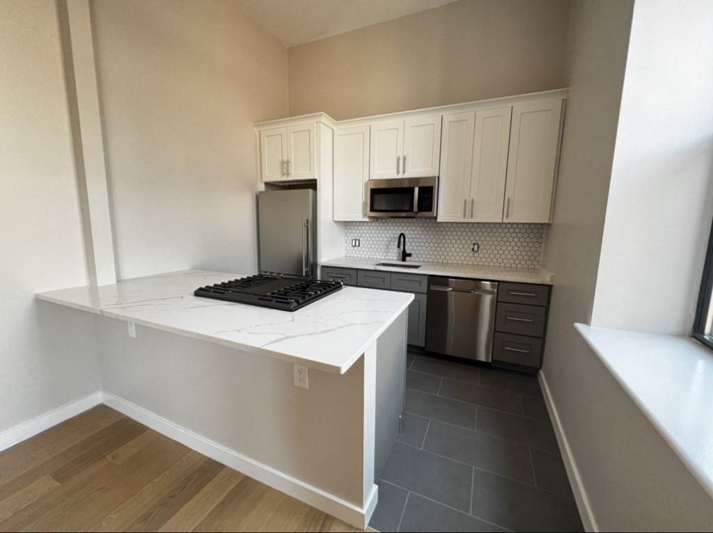 1661 Washington St - Photo 1