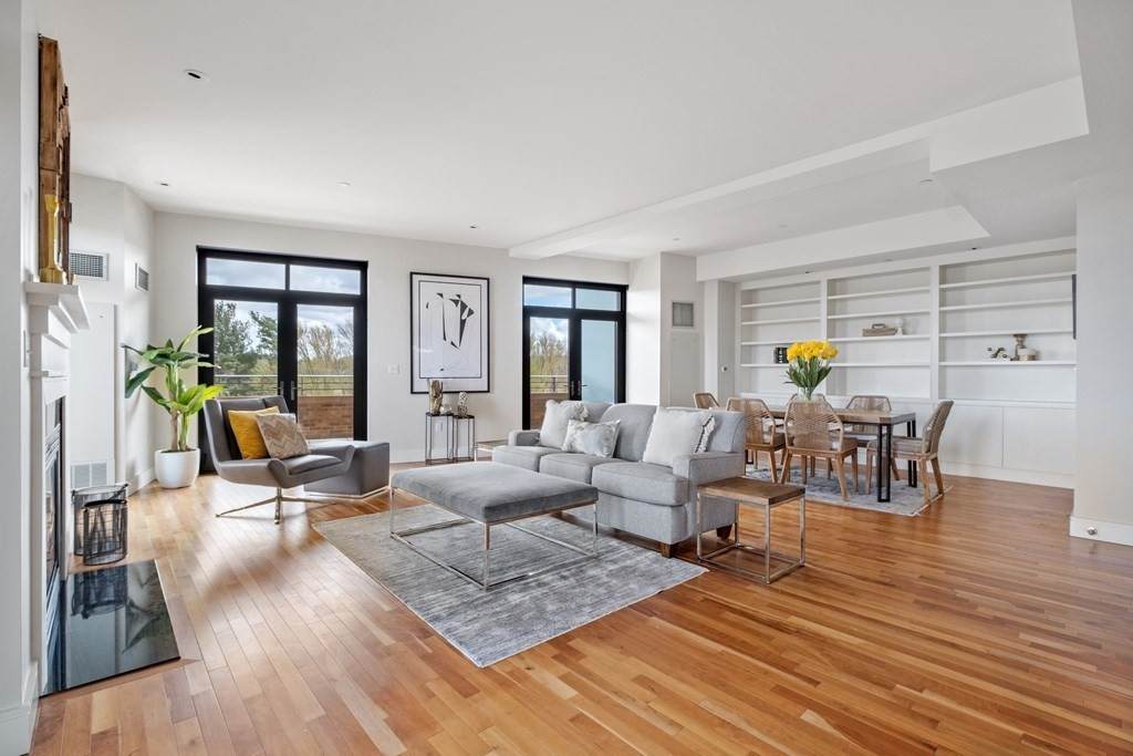 2400 Beacon - Photo 1