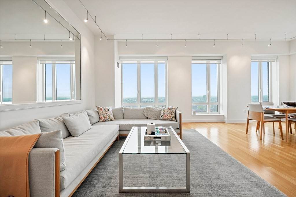 400 Stuart St - Photo 1
