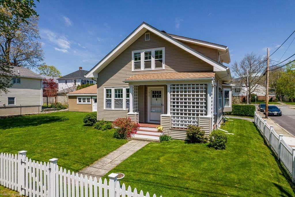 214 Cypress St - Photo 1
