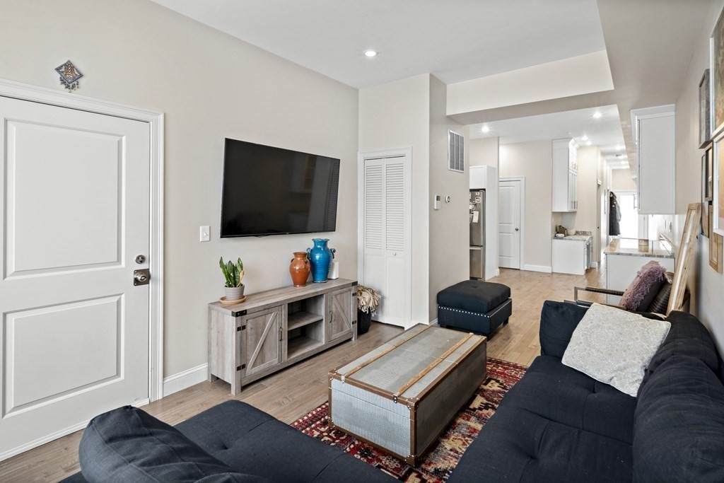 91 Chelsea St - Photo 1