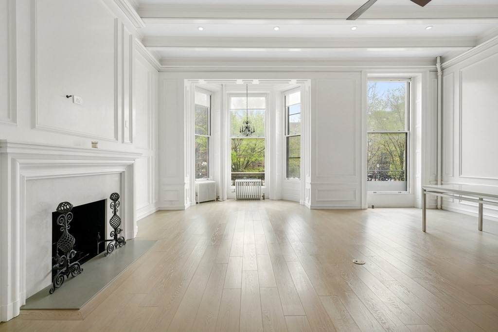 135 Commonwealth Ave - Photo 1