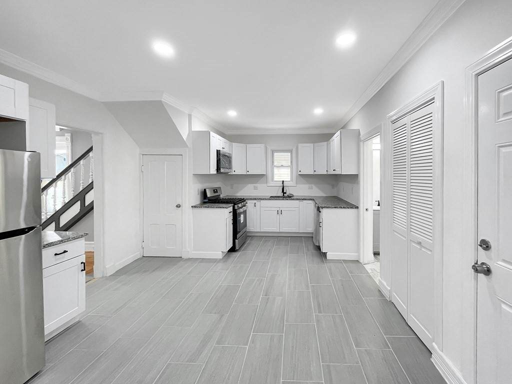 163 Bowles Street - Photo 1