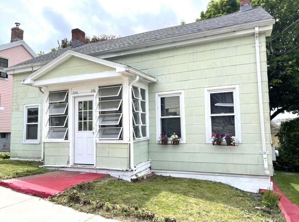 218 School St - Photo 1