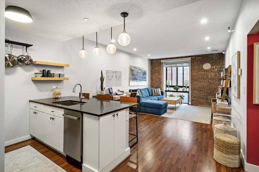 42 8th St - Photo 1
