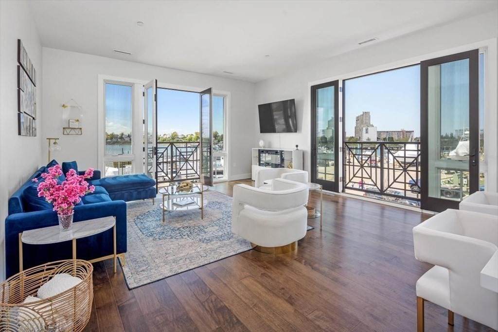 10 Shipyard Dr - Photo 1