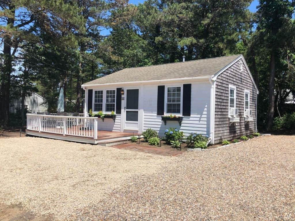 32 Holiday Ln - Photo 1