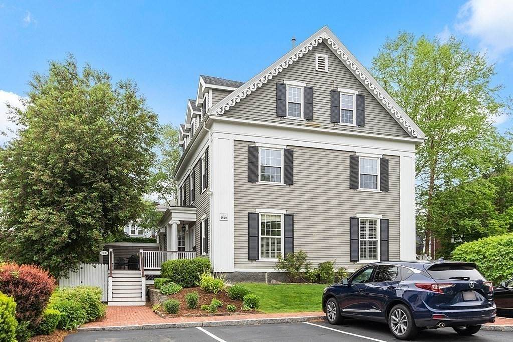 83 Forest St - Photo 1