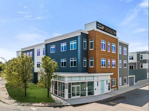 60 Cross St E. - Photo 1