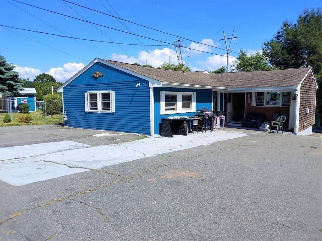 219 Wilbur Ave - Photo 1