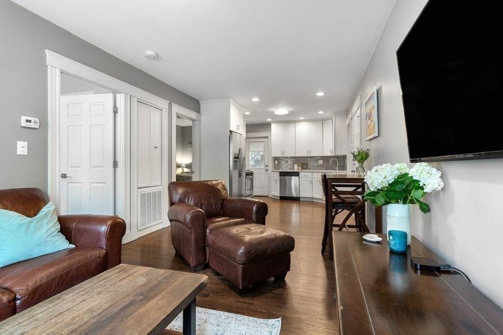 182 W 9th St Apt 1 - Photo 1