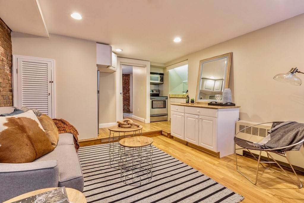 61 Phillips St - Photo 1
