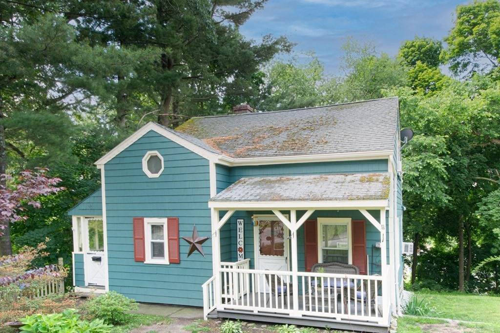 11 Willow St - Photo 1