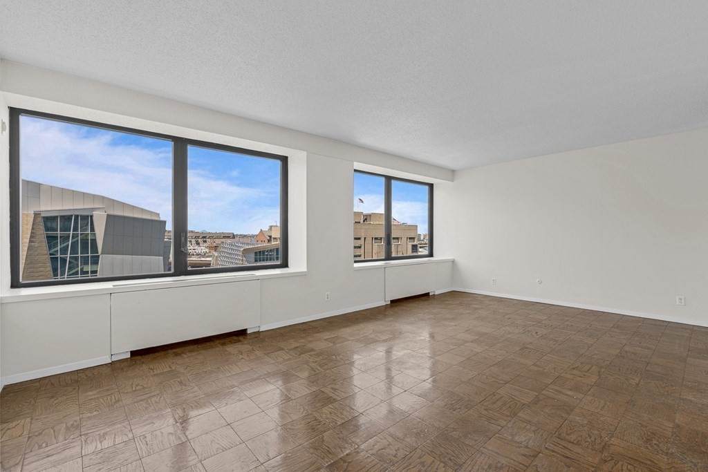 85 East India Row - Photo 1