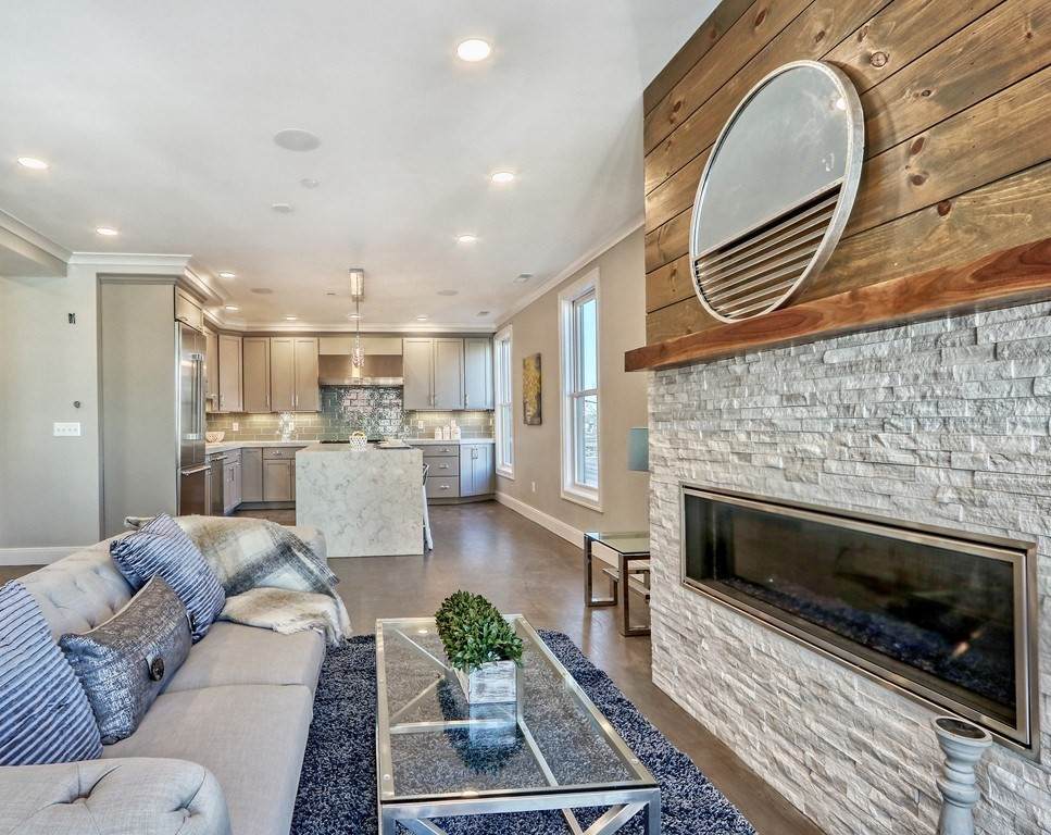 333 W 3rd - Photo 1