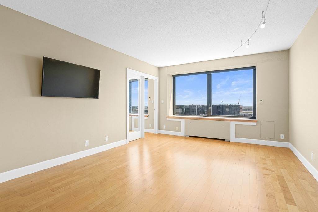 85 East India Row - Photo 1