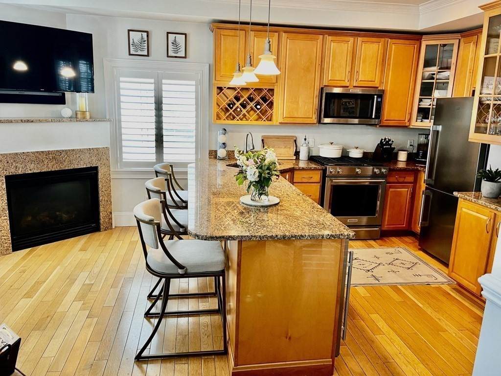 560 East 8th Street - Photo 1