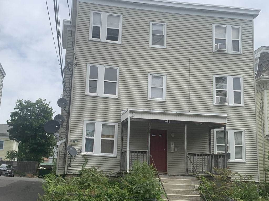 688 Walk Hill St - Photo 1