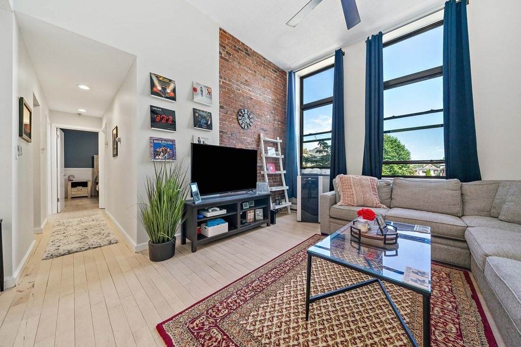 80 Beaumont St - Photo 1