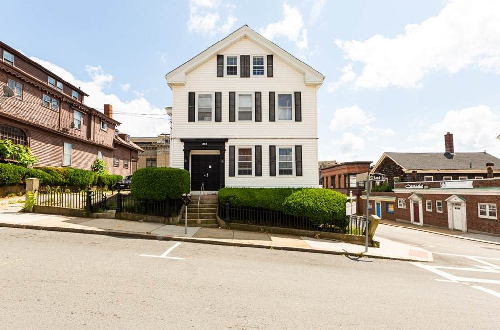 251 Bank St - Photo 1