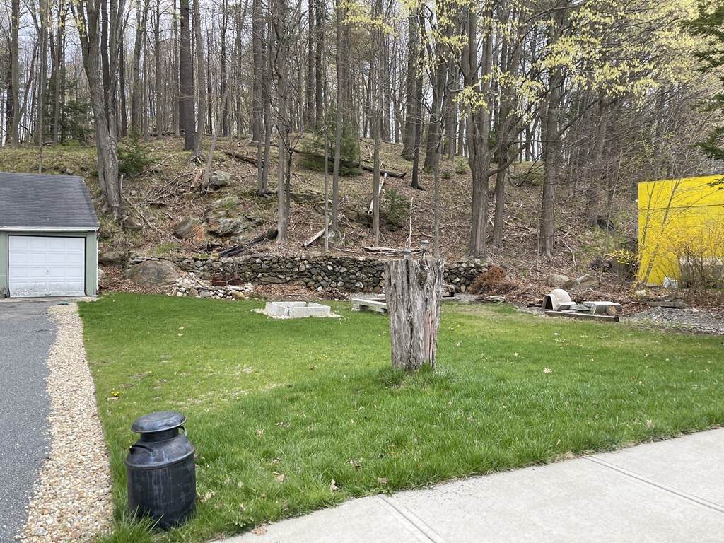 1564 Main St - Photo 1