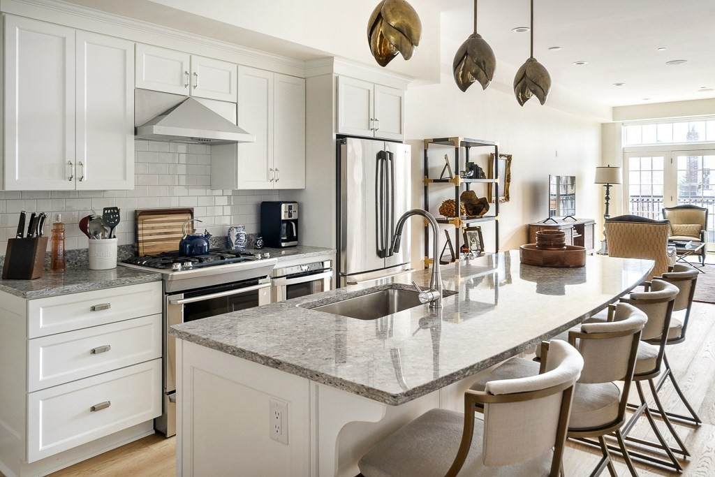 380 Bunker Hill - Photo 1