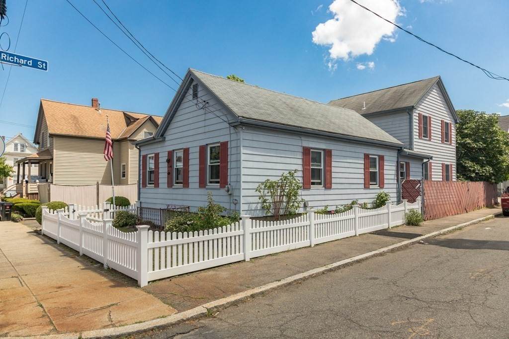 106 Emerald St - Photo 1